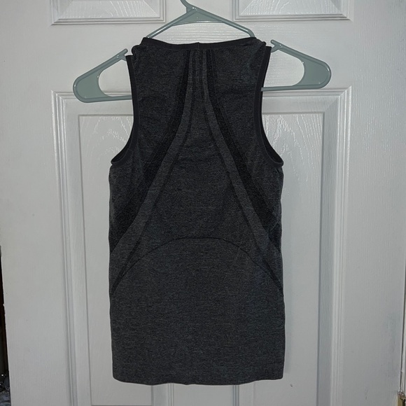 Nike FITDRY Two Toned Grey Muscle Tank Size Medium (8/10) - Picture 2 of 4
